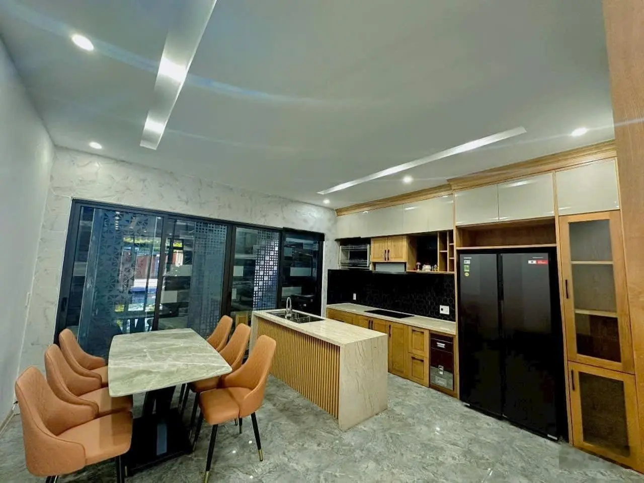 Cc bán nhà đẹp Hồ Phi Tích 3 tầng. Đảo 2. Hòa xuân. Diện tích 100 m2. Giá 6 tỷ tl