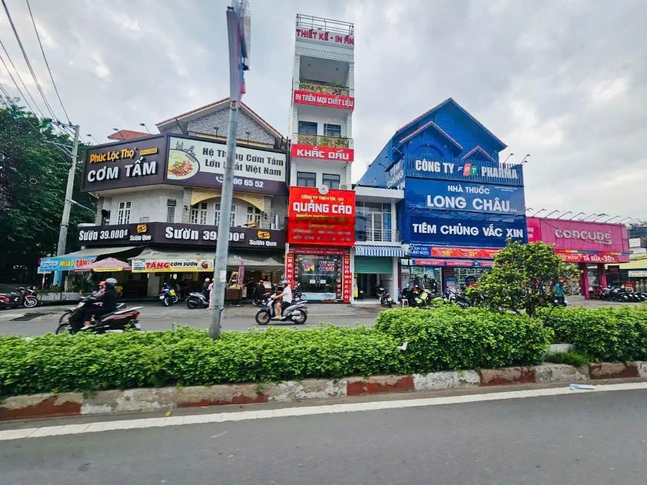Nhà siêu mỏng 1 trệt 3 lầu mặt tiền kinh doanh trục Nguyễn An Ninh, P. Dĩ An, TP Dĩ An