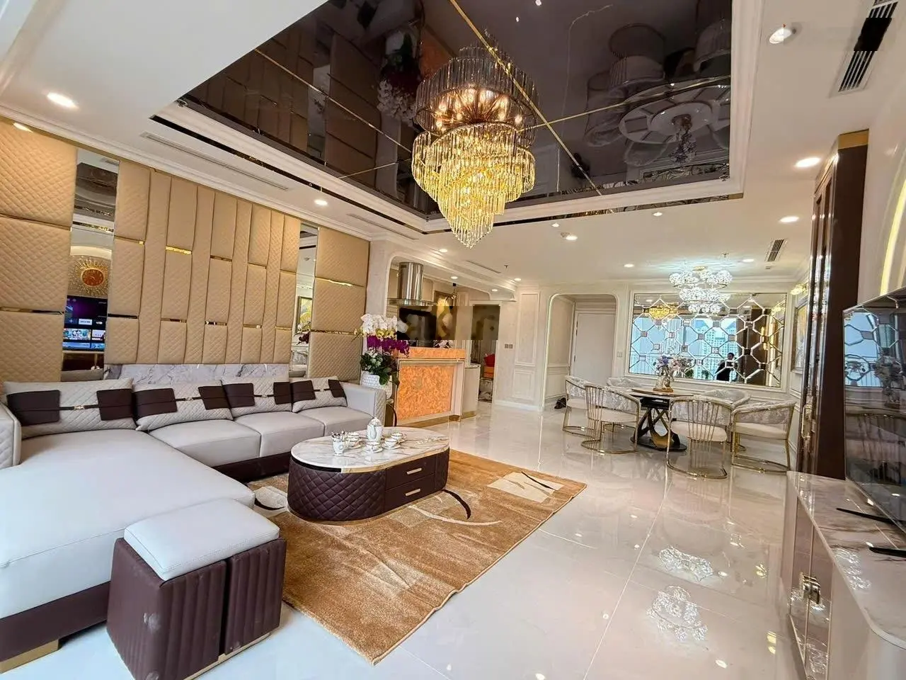 Chuyên bán VinhomeCentralPark 1PN 4.8 tỷ,2PN 6.5 tỷ,3PN giá:10 tỷ,4pn 155m2 giá:15.5 tỷ 0901 117 ***