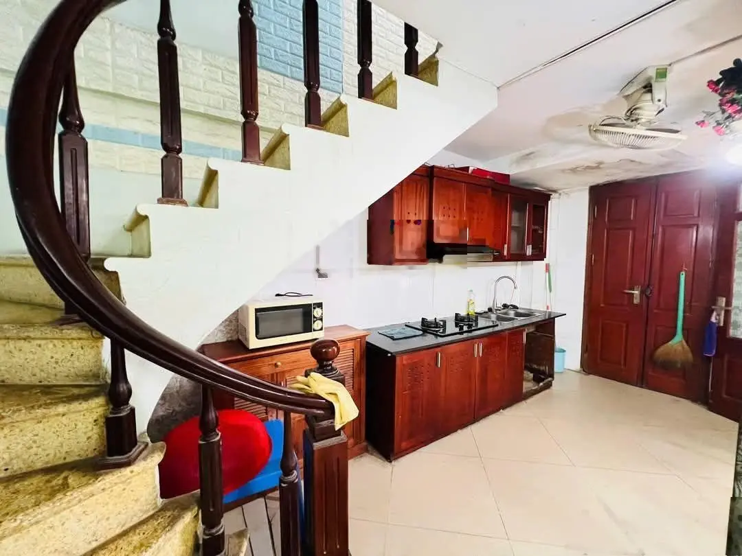 Bán nhà phố Kim Giang DT 40 m x5 t mặt tiền 5.68 m giá 7.75 tỷ .