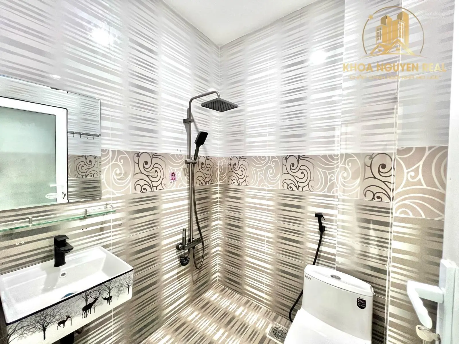 Nhà đẹp nở hậu đường số, phường 4 quận 4 - 3.3x11m - 3 lầu hoàn công đủ