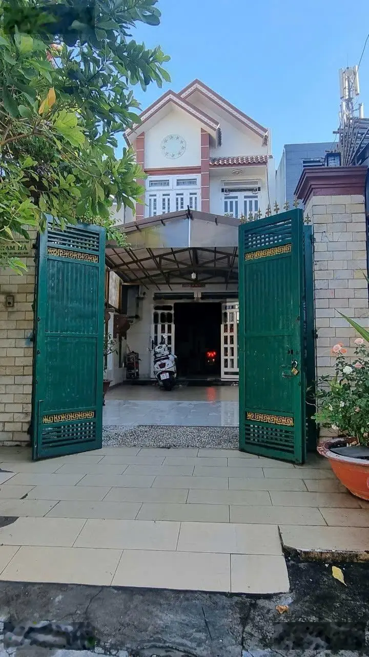 Bán nhà mặt tiền đường Số 17, Bình Chiểu, Thủ Đức 1 trệt 2 lầu 112m2, sân đậu 2 ôtô giá 6.5 tỷ