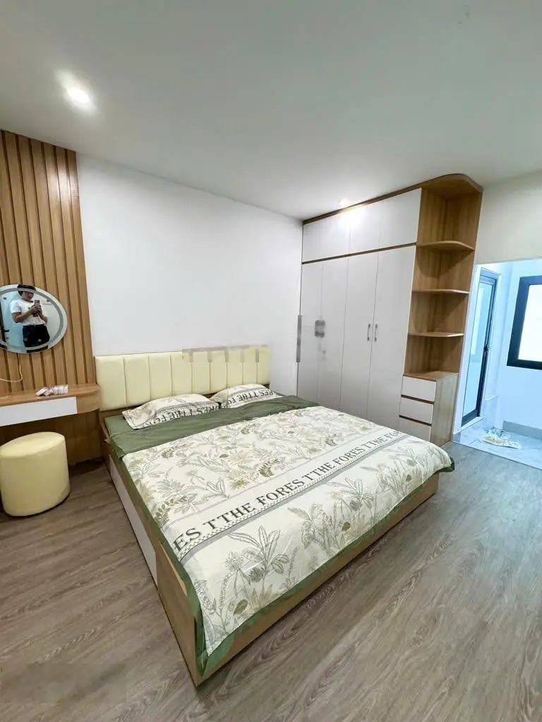 Khương đình, nhà tập thể mới sửa, hàng xóm royal city, vài bước chân ra ngã tư sở, sân chơi rộng.
