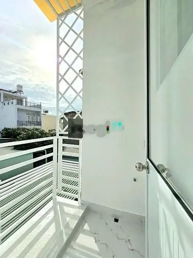 Nhà đẹp 2 lầu có sổ hồng, gần chợ gần quận 7