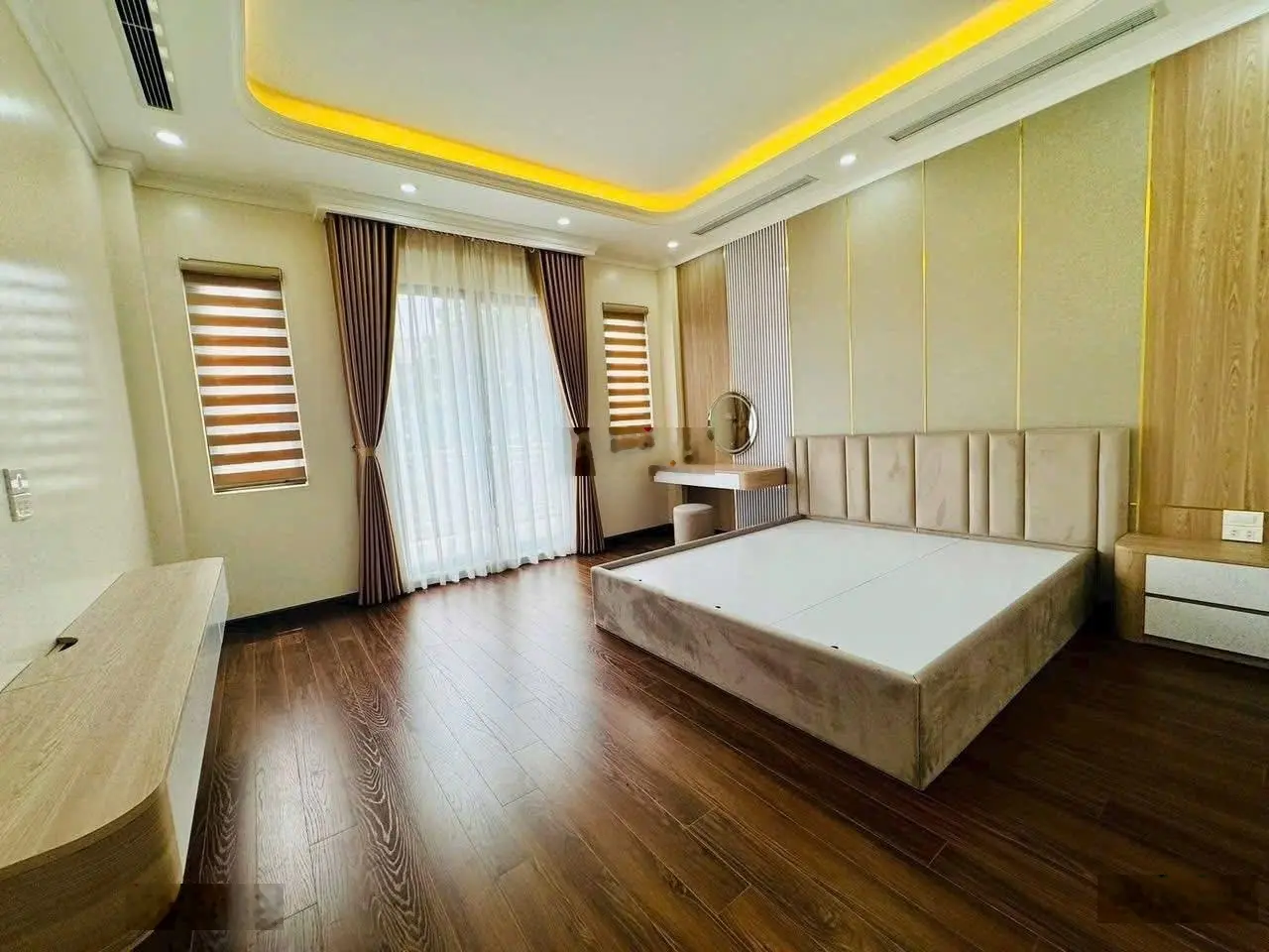 Siêu phẩm mặt ngõ phố Nguyễn Văn Linh - nhà 7 tầng thang máy Hoàng Gia, full nội thất sịn sò - ô tô