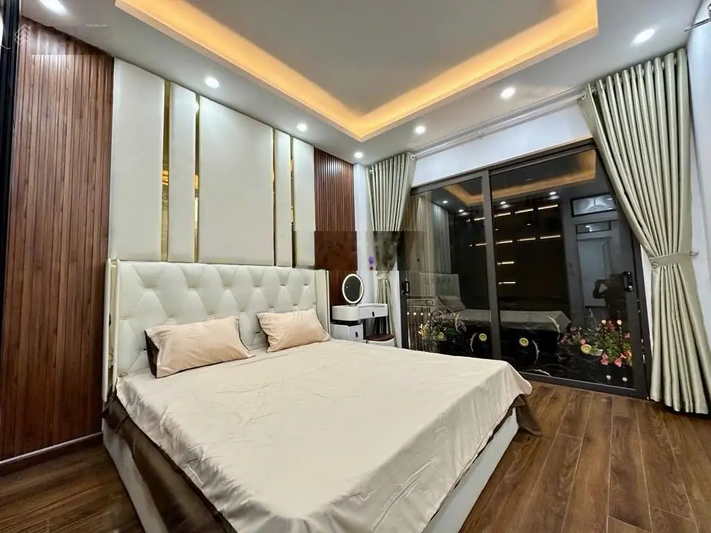 Một căn nhà ô tô đỗ cửa còn sót lại ngay hồ Đền Lừ 33m2 x 5 tầng nhà mới
