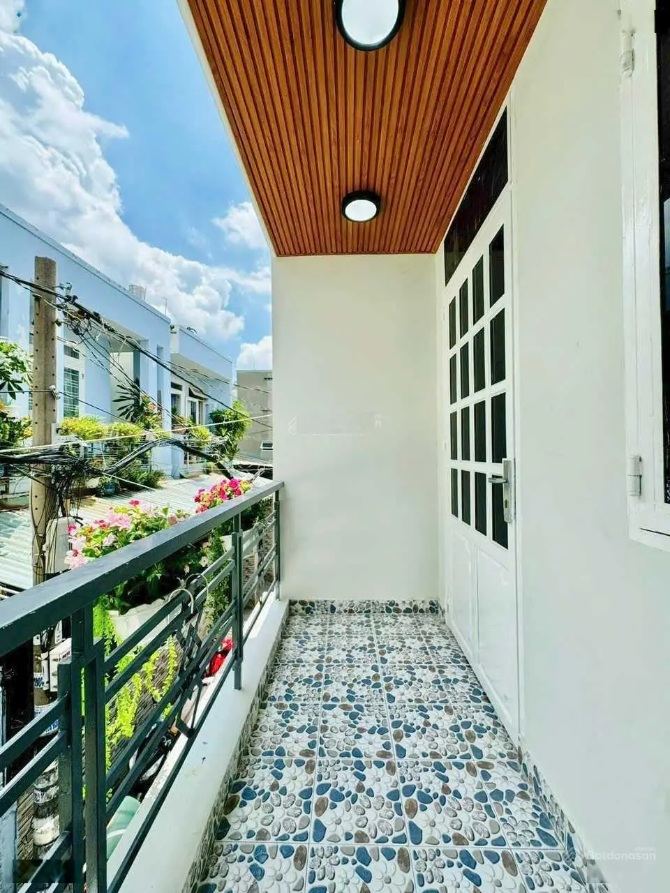 2,4 tỷ còn 2,2 tỷ. Bán gấp nhà 52m2, xây 1 trệt 2 lầu Nguyễn Suý - Gần chợ Tân Hương, hẻm 5m sổ sẵn