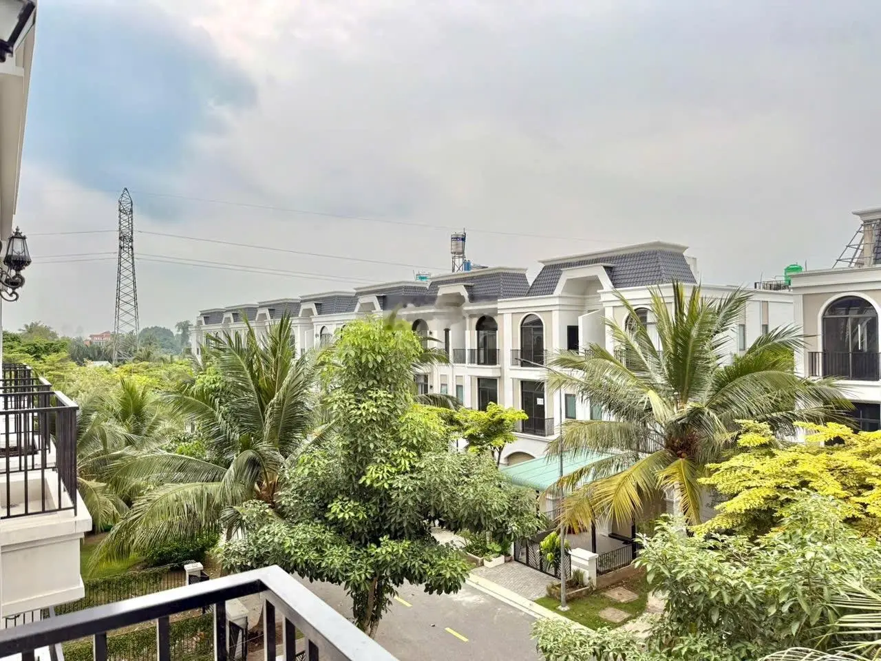 Thanh Toán 20% nhận nhà ở ngay . Vị trí nằm ngay quốc lộ 1A view sông Vàm Cỏ Tây. Cách Aeon 200m.