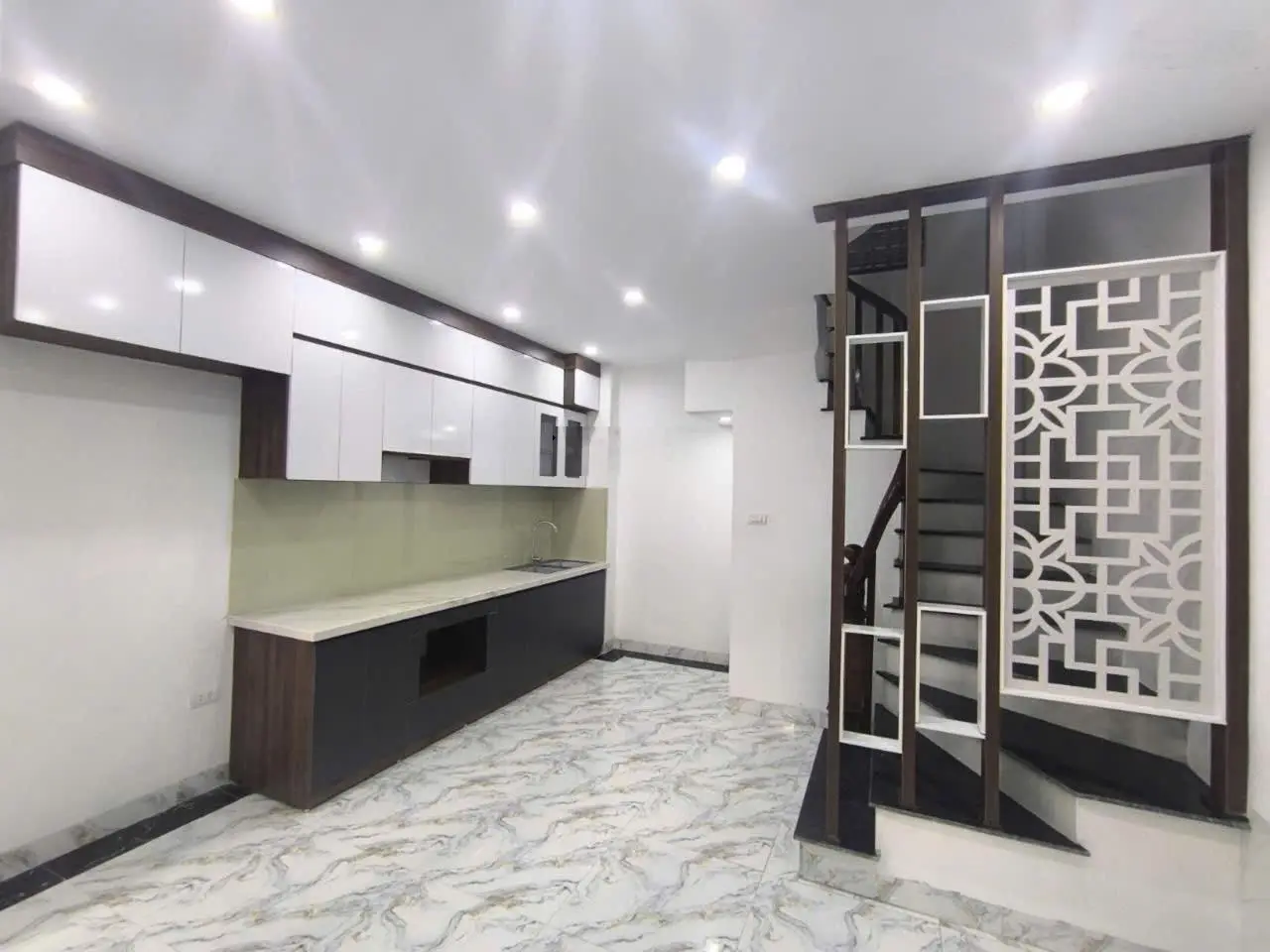 Bán nhà 6 tầng phố Ngọc Trì, Thạch Bàn, Long Biên