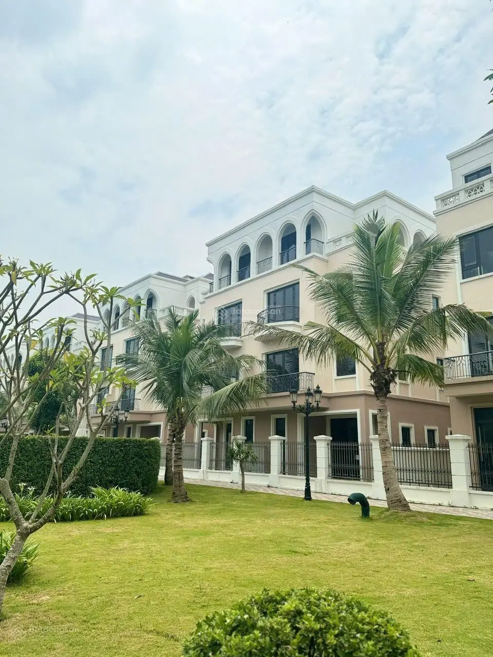 Tôi cần bán lại căn biệt thự song lập ở khu Cọ Xanh, view công viên tại Vinhomes Ocean Park 2