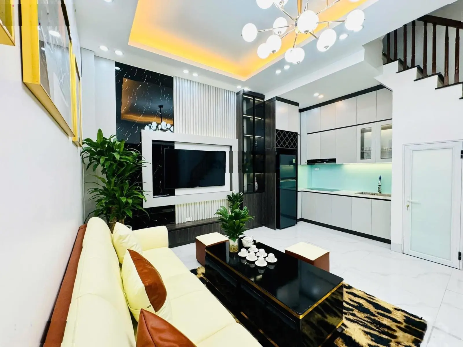 Bán nhà hiếm ở Thụy Khuê, Tây Hồ. 29m2T1/ 32m2 T2, 5 tầng, MT 5m, 7.68 tỷ. Lô góc, ngõ ô tô, kd