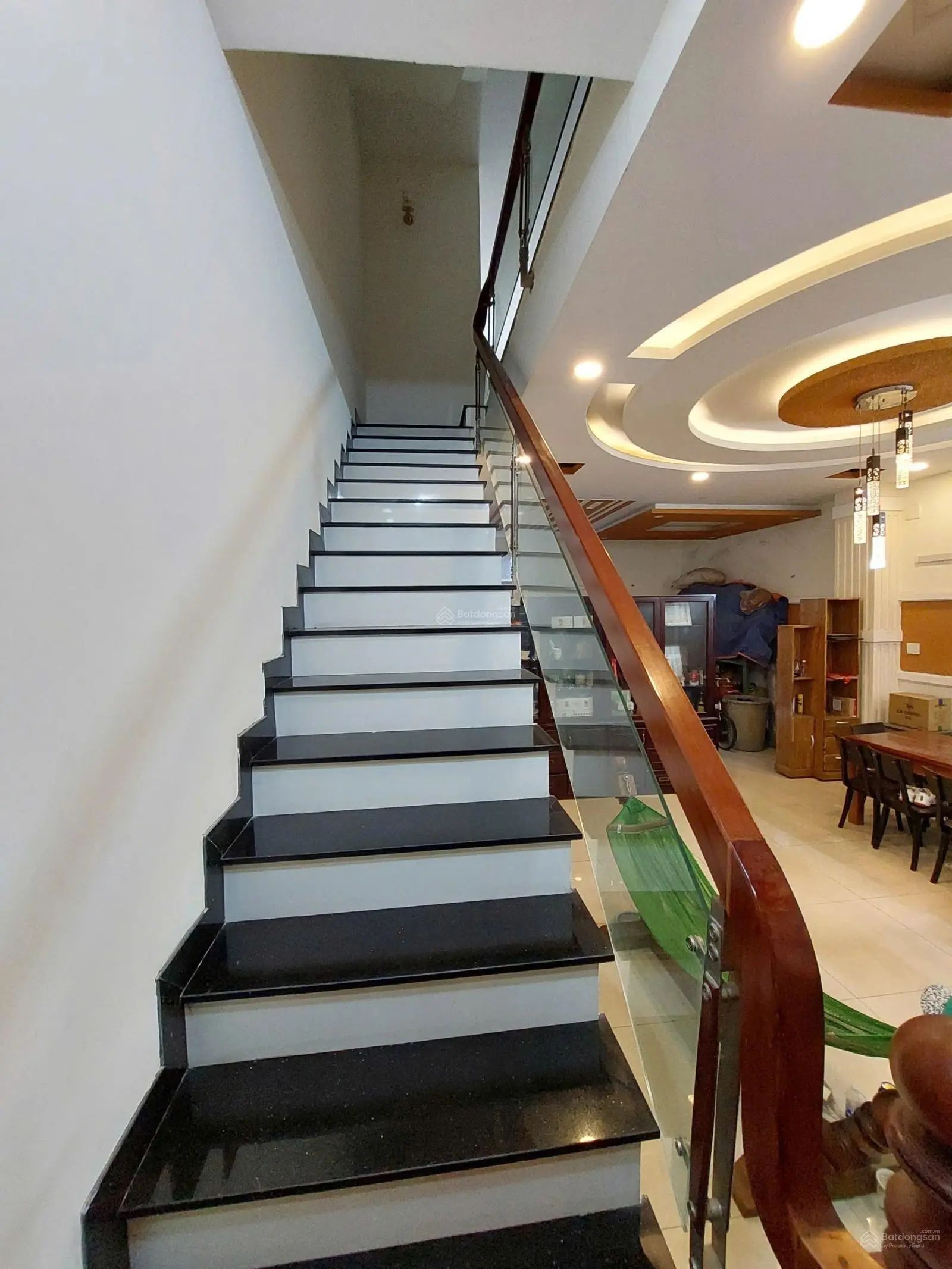 Bán gấp nhà riêng tại Lê Minh Xuân H Bình Chánh chỉ với 3,89 tỷ, DT 85m2, 5PN, 4WC, đẹp còn bớt lộc