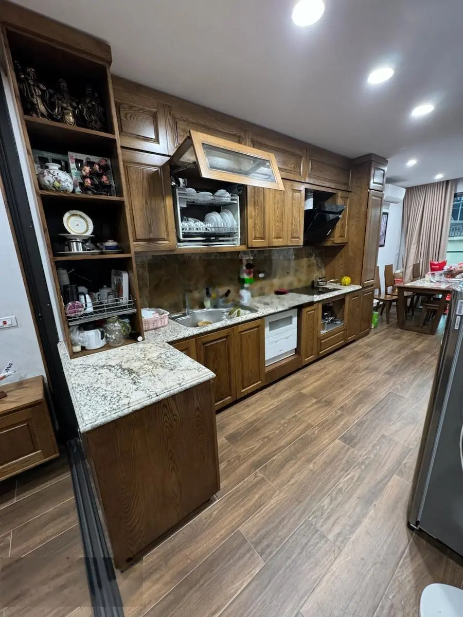 Toà văn phòng cầu giấy 70m x 8 tầng x mt 6m : giá : 24.5tỷ . kinh doanh - oto - thang máy
