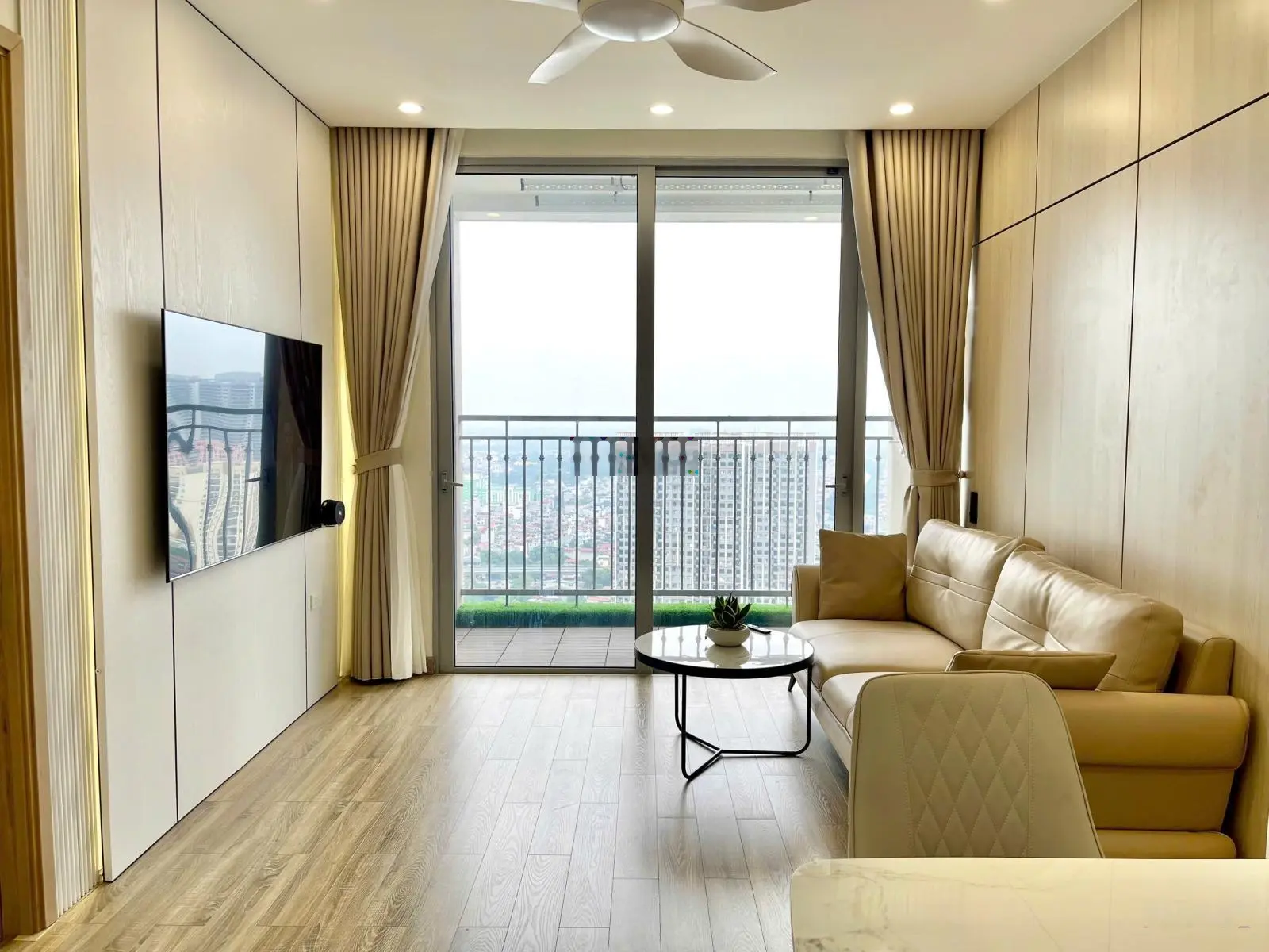Chính chủ bán căn 2 phòng ngủ Bea Sky Nguyễn Xiển view thoáng nhỉnh 4 tỷ