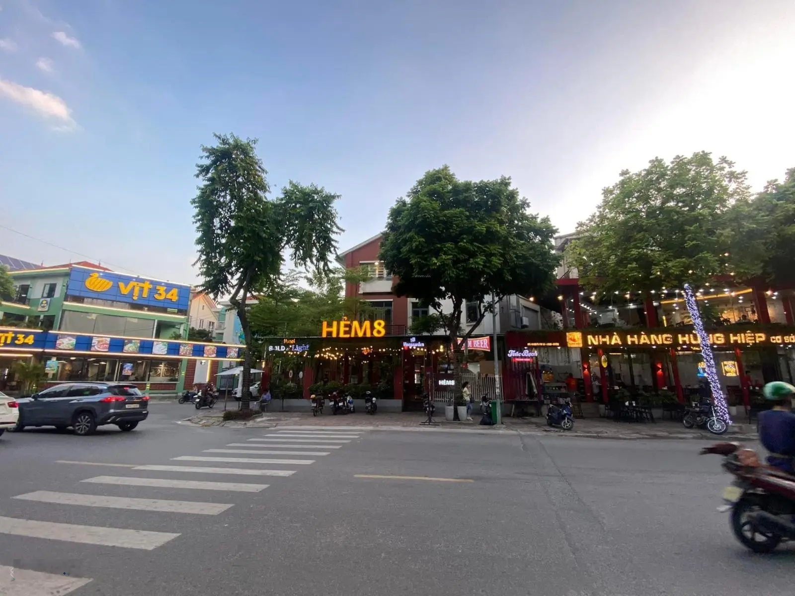 Bán gấp biệt thự mặt phố Nguyễn Văn Lộc, Hà Đông, 206m2, 4 tầng, mt 12,5m, lô góc hai mặt thoáng