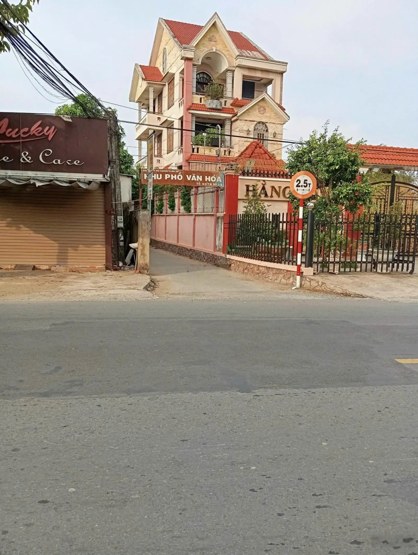 Bán căn nhà ngay Nguyễn Huệ - Nguyễn Thị Định, Phú Khương, Bến Tre 340m2 ,1ty650 , Lh: 0913 209 ***