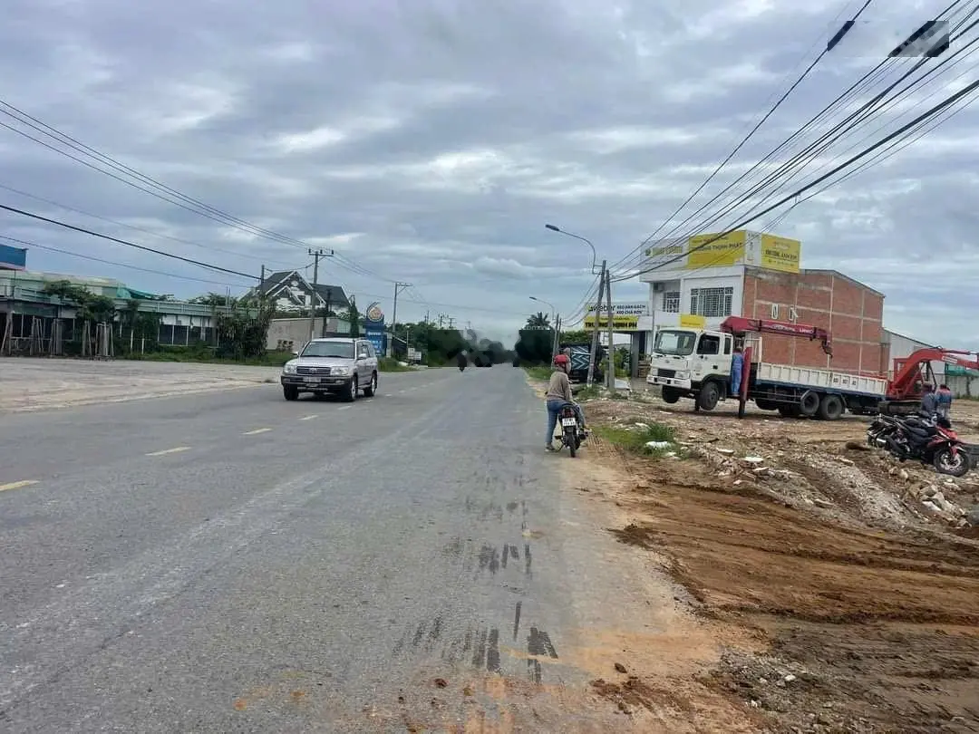 Bán 1300m2 có 900m2 thổ cư, Nguyễn Hữu Trí Thanh Phú, Bến Lức