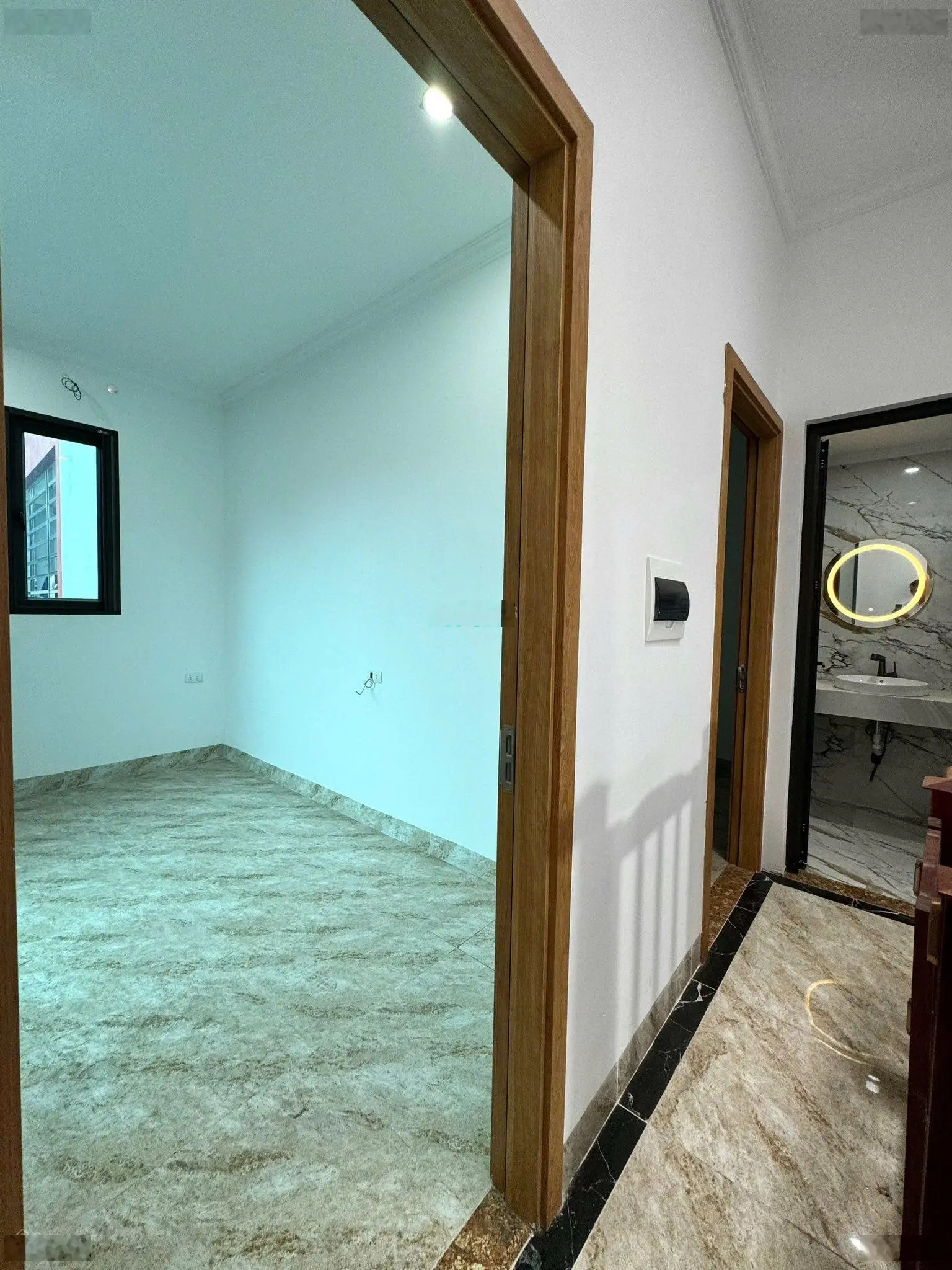 Bán nhà riêng tại Lê Trọng Tấn, 9,5 tỷ, 33m2,sử dụng 49m, 4PN + 4WC,ô tô vào tận cửa, Thang Máy xịn