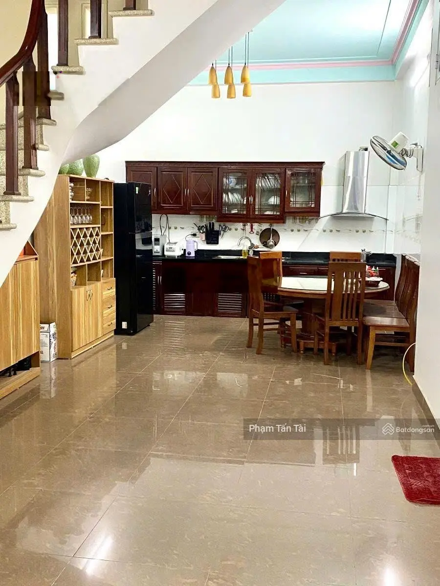 Cần bán nhà đang ở - 25m ra ô tô tránh - 35m ra mặt phố - nhà tự xây chắc chắn - cạnh công viên.