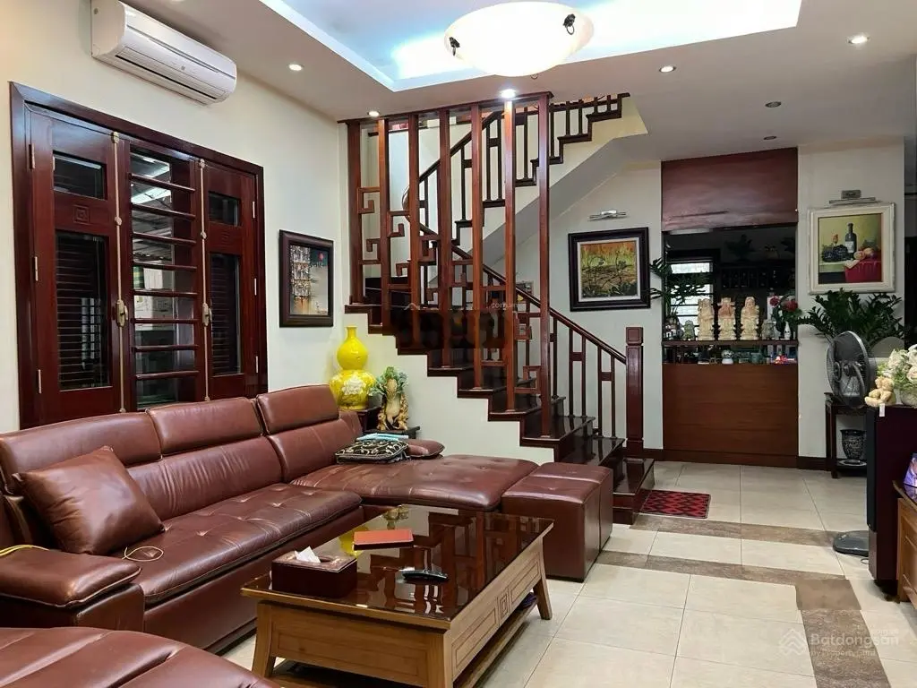 Bán biệt thự 238m2 mặt phố Trần Thủ Độ - hiếm - vị trí đẹp- kinh doanh hay ở đều rất đẹp