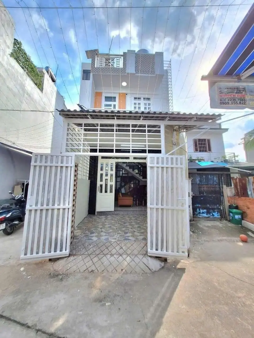Ra gấp căn nhà đẹp nằm ngay đường Số 10, Bình Hưng Hòa B, sổ sẵn sang tên liền, chủ đang kẹt