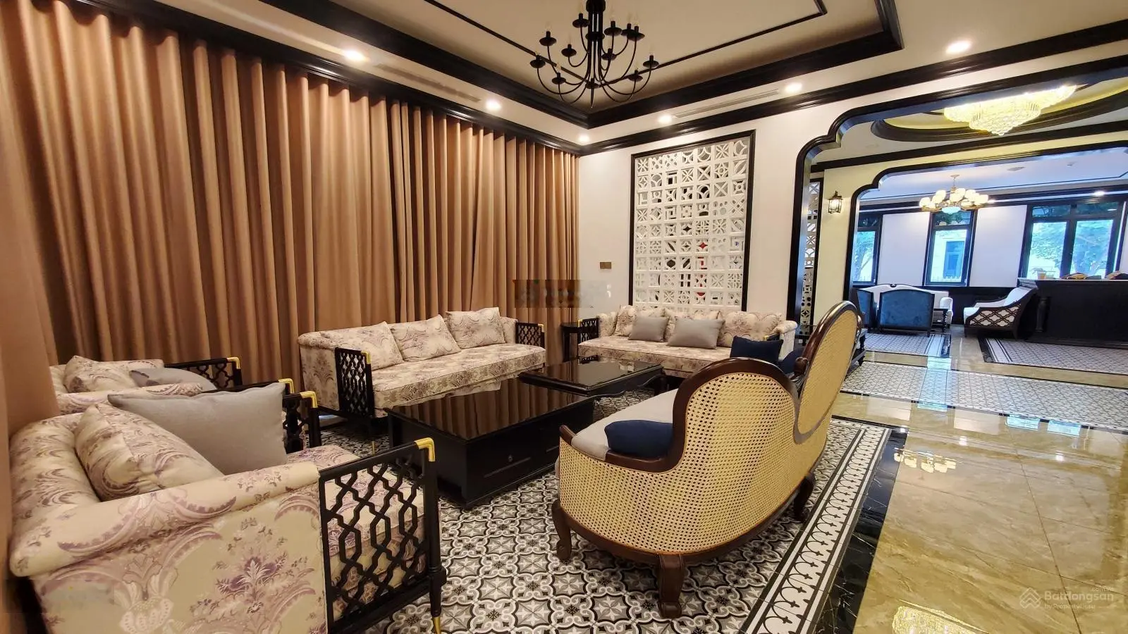 Chuyển nhượng tòa biệt thự góc 2 mặt tiền đẹp nhất dự án Vinhomes Golden River Ba Son