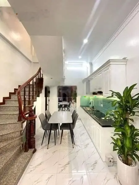 Siêu hiếm THUỴ KHUÊ-TÂY HỒ-HÀ NỘI, DT: 30m2 x 5 Tầng- MT: 3,7m / Giá : 4,95 Tỷ