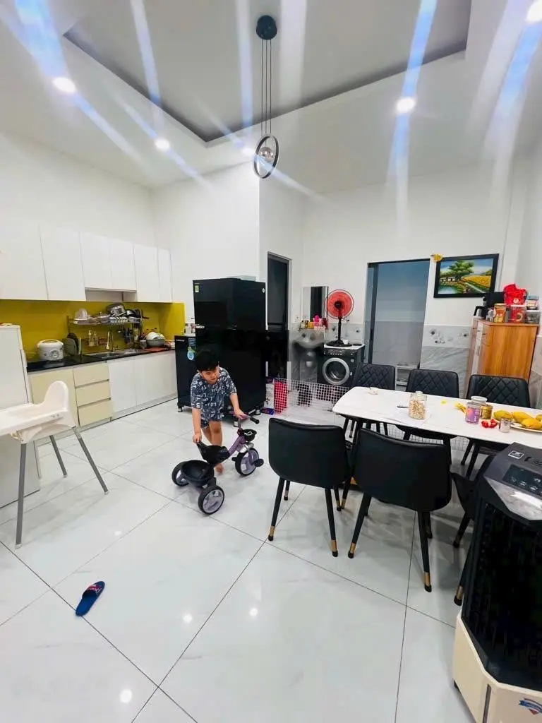 Chủ cần tiền bán gấp duong cát lợi xe hơi 2 tang gia 4 ty nhỉnh