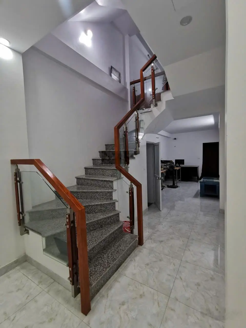 Cần bán nhà gấp gần Vinhomes Thăng Long, cách oto tránh 10m, 46m2, 3 tỷ 45