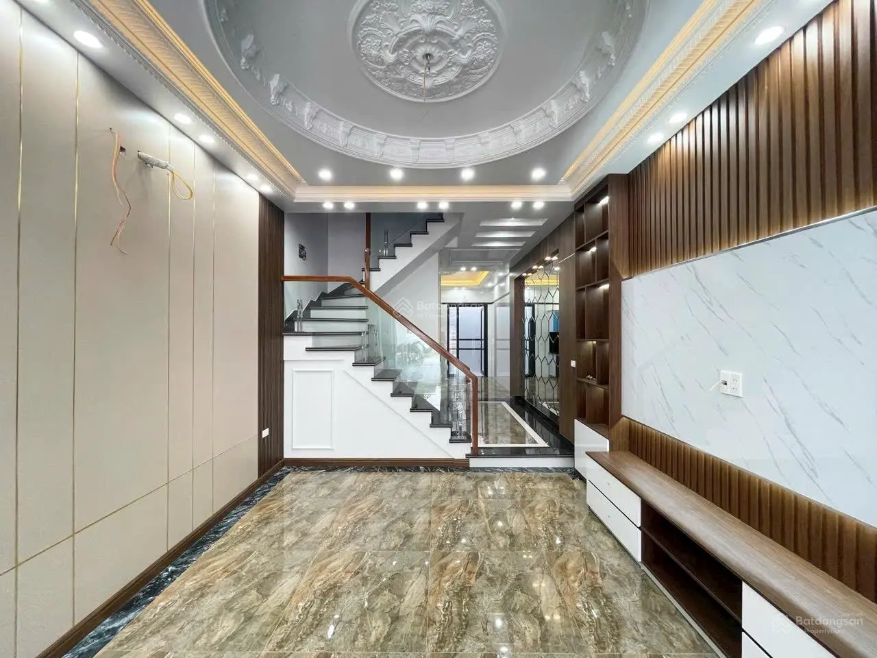 B.án nhà 4 Tầng Độc Lập ô tô vào nhà khu Ngô Gia Tự - Cát Bi