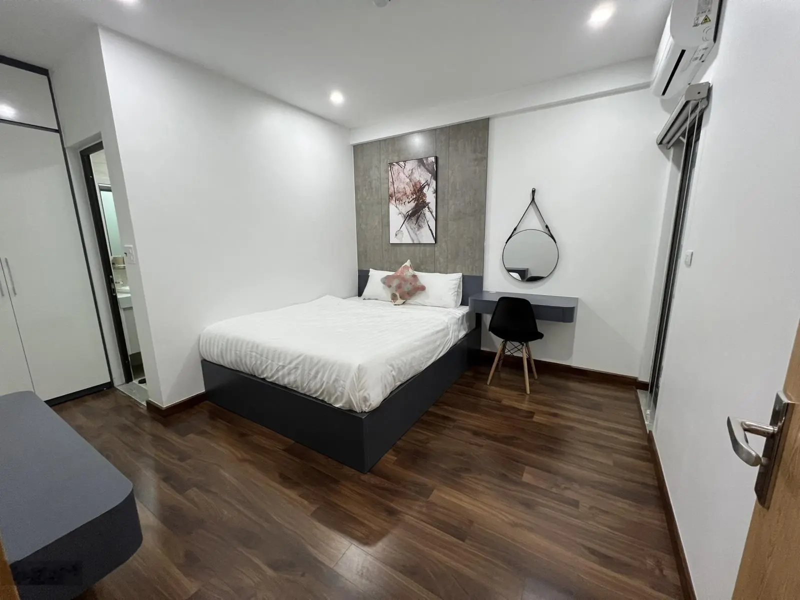 Bán nhanh căn hộ 2PN 72m2, giá 1,47 tỷ. nhận nhà luôn, sổ đỏ trao tay.