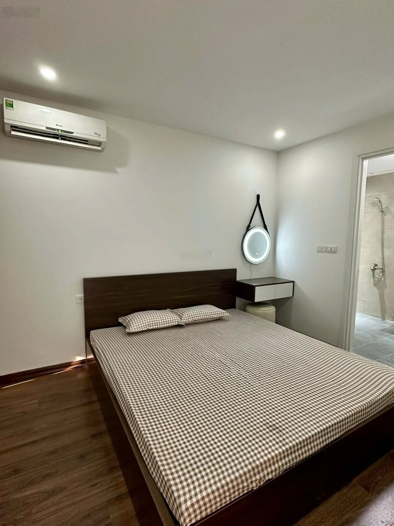Cần bán căn hộ chung cư Thành Phố Giao Lưu 2 PN - 74m2 căn góc full đồ giá 4 tỷ bao phí