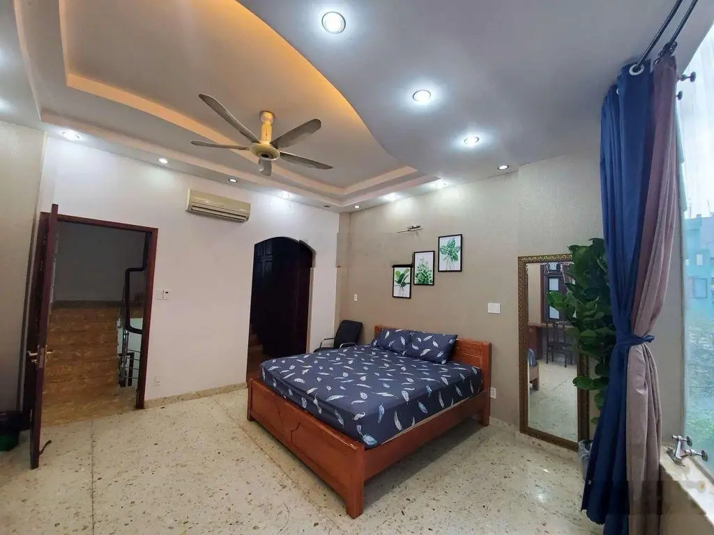 Giảm 1tỷ còn 8.9tỷ, huỳnh văn bánh phú nhuận hxh dòng tiền 240tr năm.46m 4tâng 4pn .