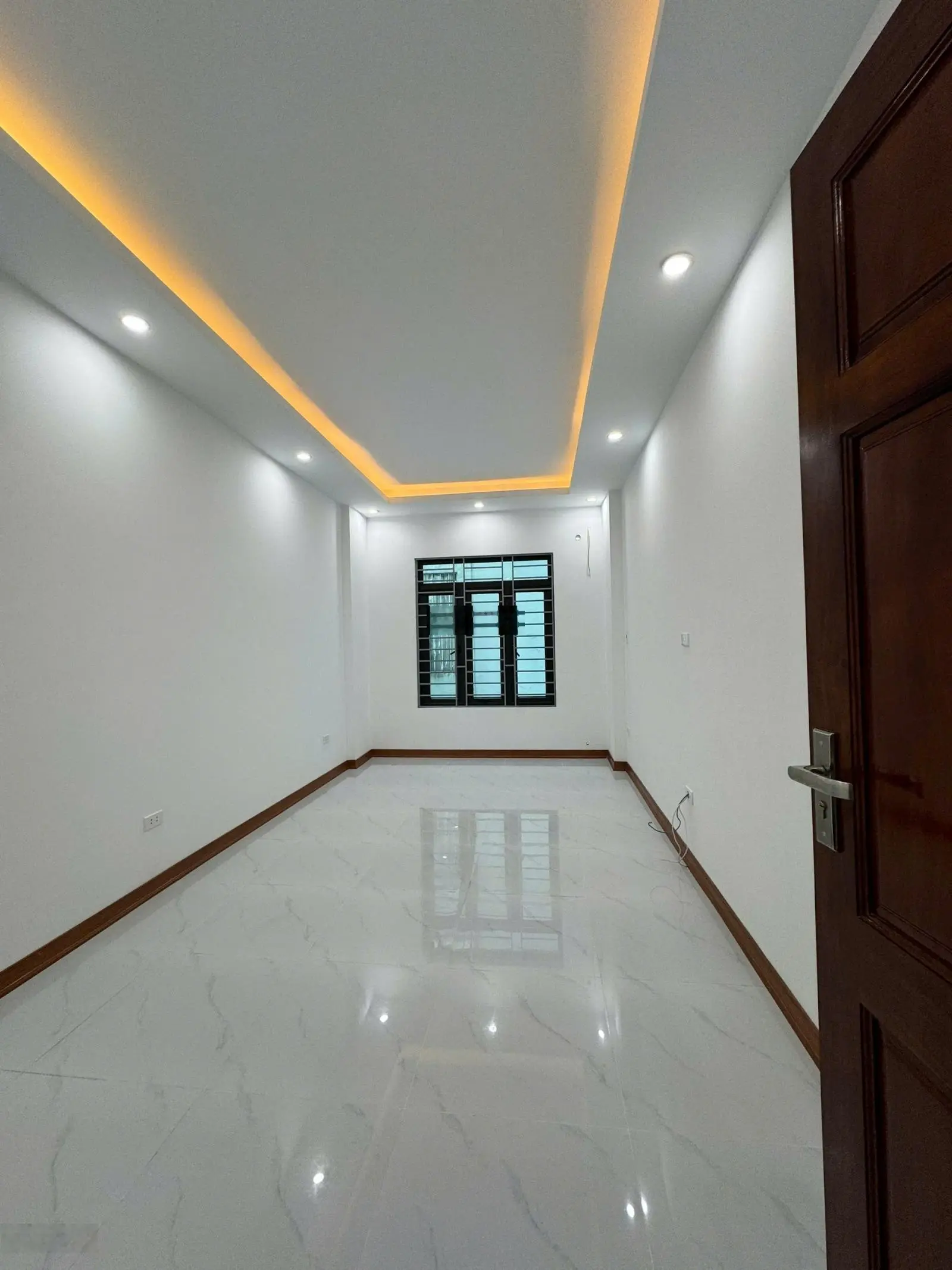 Nhỉnh 3 tỷ có nhà 5t*35m2 ở luôn, ngõ rộng ô tô đỗ cửa, ngay mặt đường lớn.ra trường phenika chỉ 3p