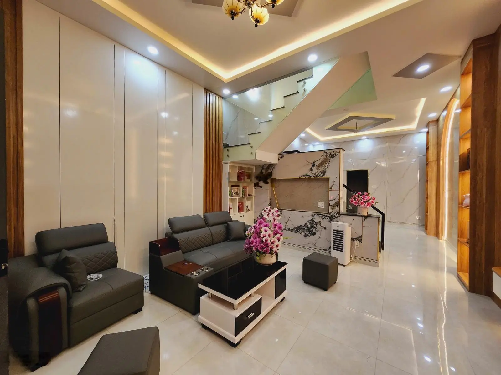 Chính chủ giảm 50% bán nhanh nhà cách chợ Hưng Long chỉ 10 phút đi xe