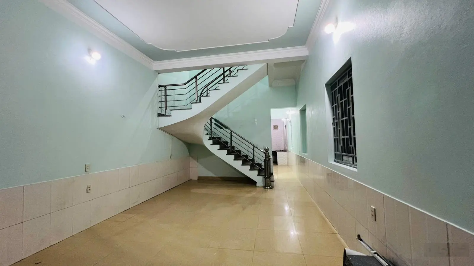 Bán căn nhà tại phường Hoàng Lâm giá rẻ 1tỷxx, gần Nam Cầu Kiền