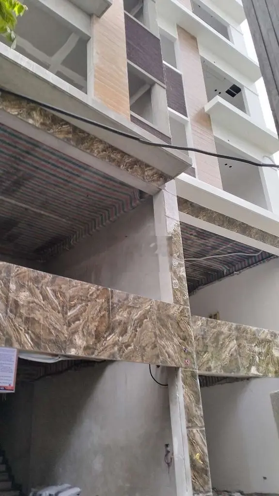 Chính chủ bán nhà 45 m2 thang máy ô tô vào nhà