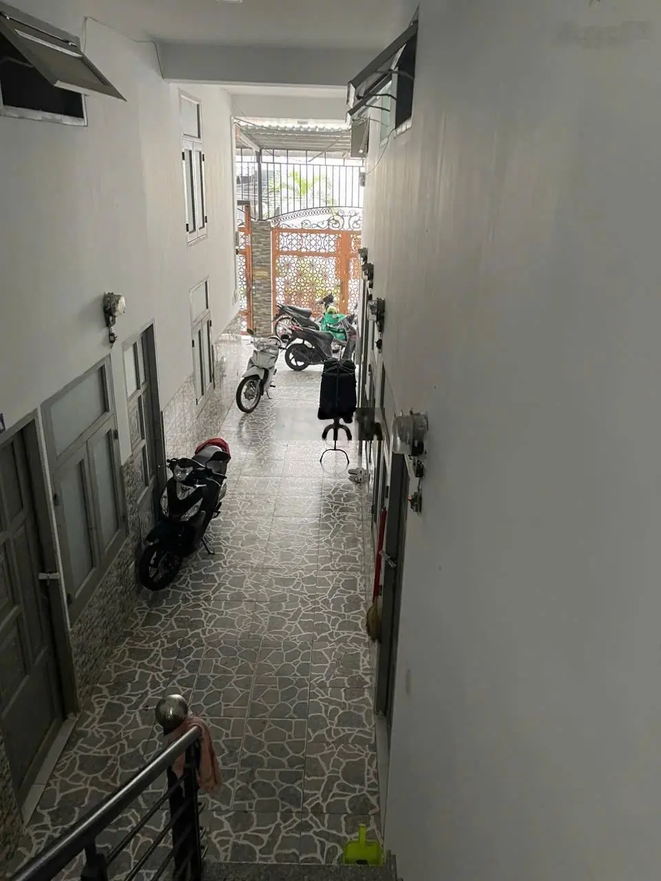 Bán nhà đường Lê Trọng Tấn, gần trường Công Thương, DT 11mx18m, 3 lầu hoàn công, gồm 33p kinh doanh
