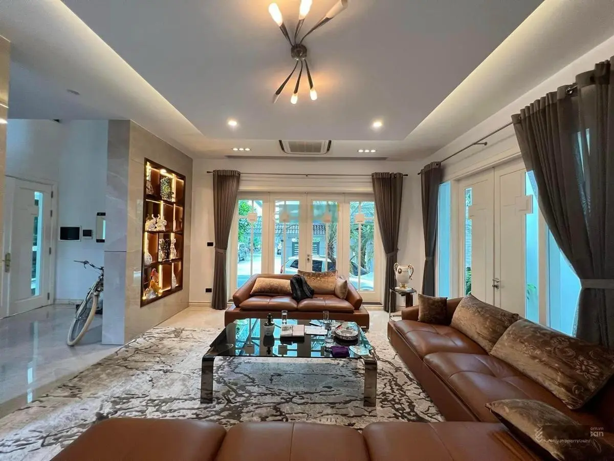 Hiếm! Đẳng cấp biệt thự Xuân Diệu, gara, sân vườn, mặt tiền 11 m, quận Tây Hồ