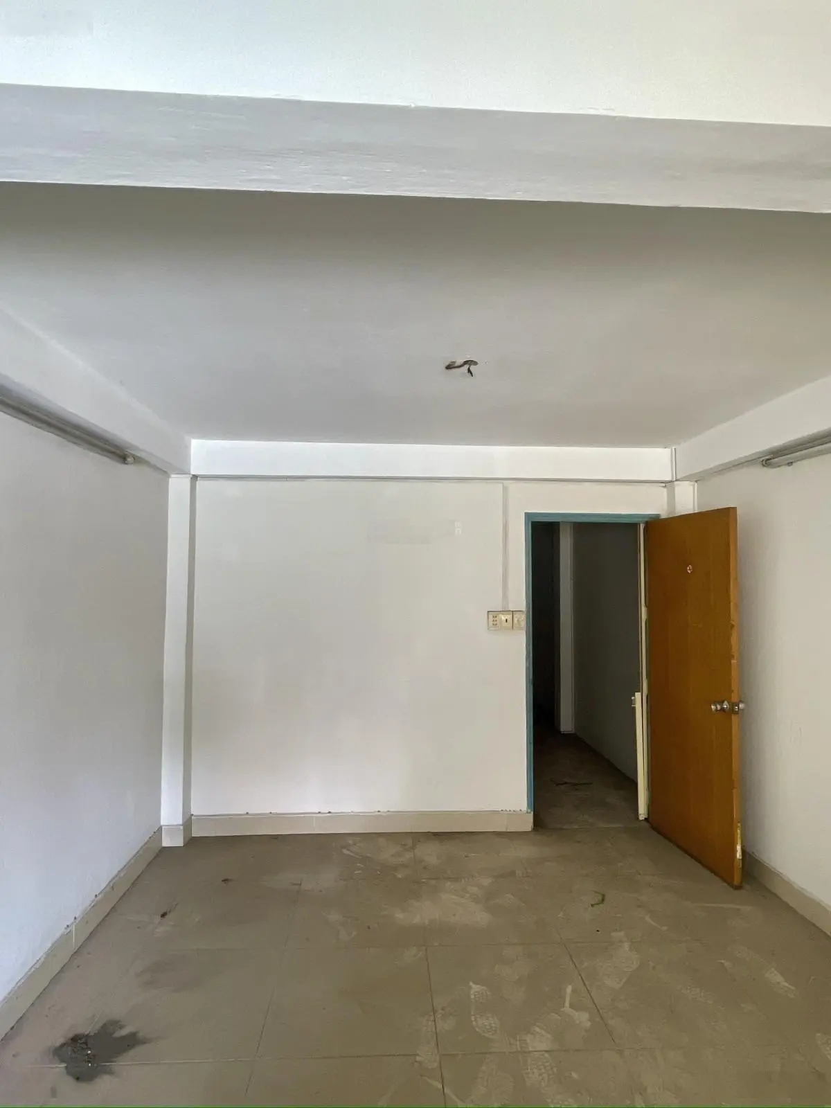 Bán gấp nhà Mặt Tiền Kinh Doanh đường Lạc Long Quân 9,8 tỷ TL.