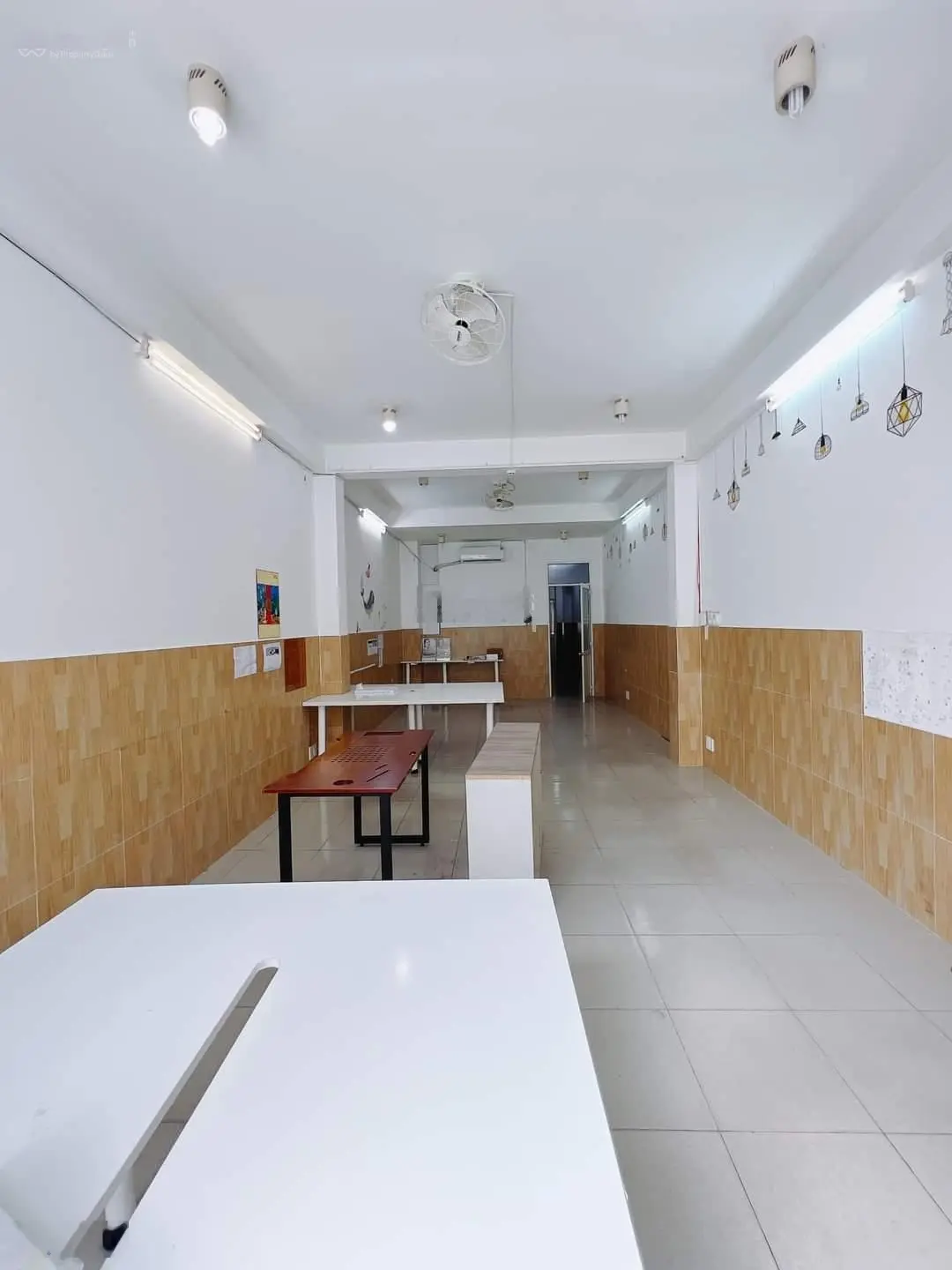 Bán nhà Đ Hoàng Diệu. TT hành chính Quận 4. DT 50m2 - giá 10 tỷ. 6m x 13m. 2 tầng - oto vào nhà
