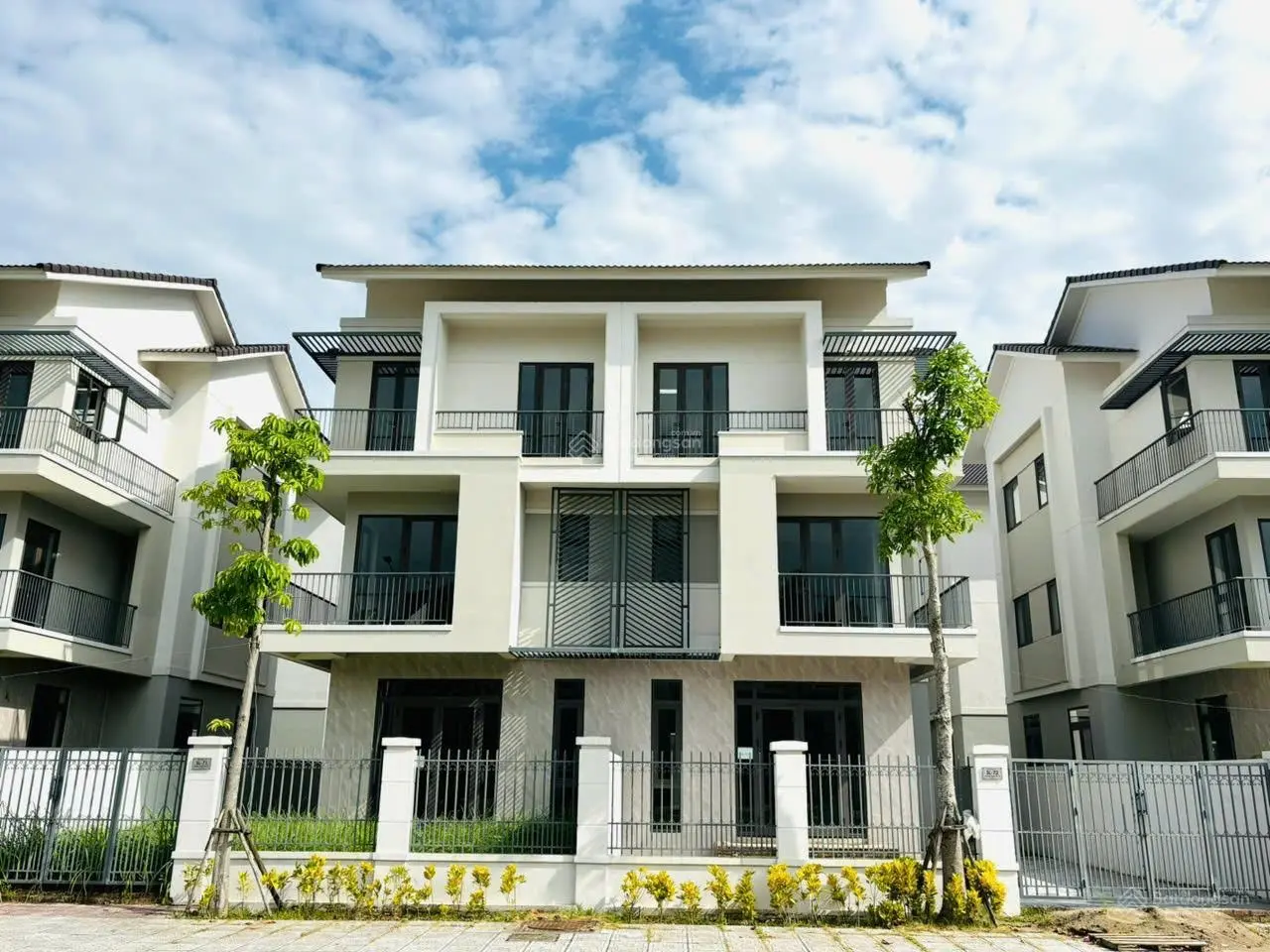 Biệt thự 180m2 giá gốc chủ đầu tư giá chỉ 48tr đồng/m2 đất ngay cạnh Gia Lâm Hà Nội