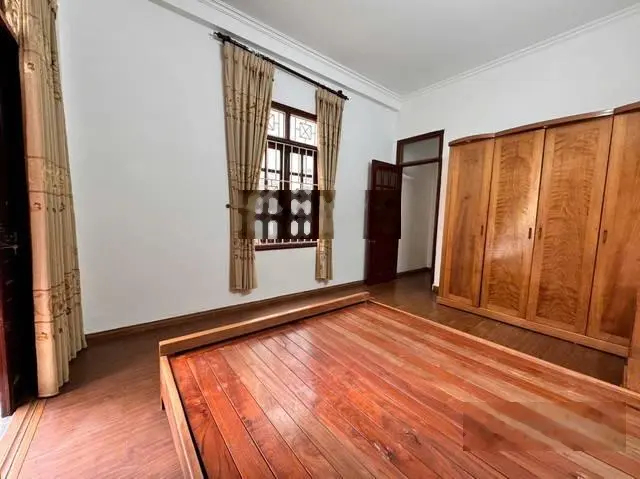 Bán nhà phố Nguyễn Trãi. DT: 57m2 5 tầng. Lô góc. Ô tô nhỏ qua nhà. Dân trí cao. Giá: 11,6 tỷ