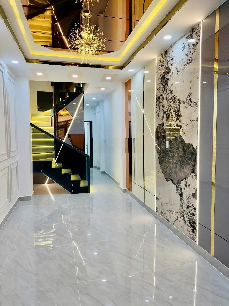 - BÁN NHÀ Q4 KHU DÂN CƯ HIỆN HỮU KHÔNG LO GIẢI TOẢ nNguyễn Thần Hiến, Phường 18, Quận 4, TPHCM.