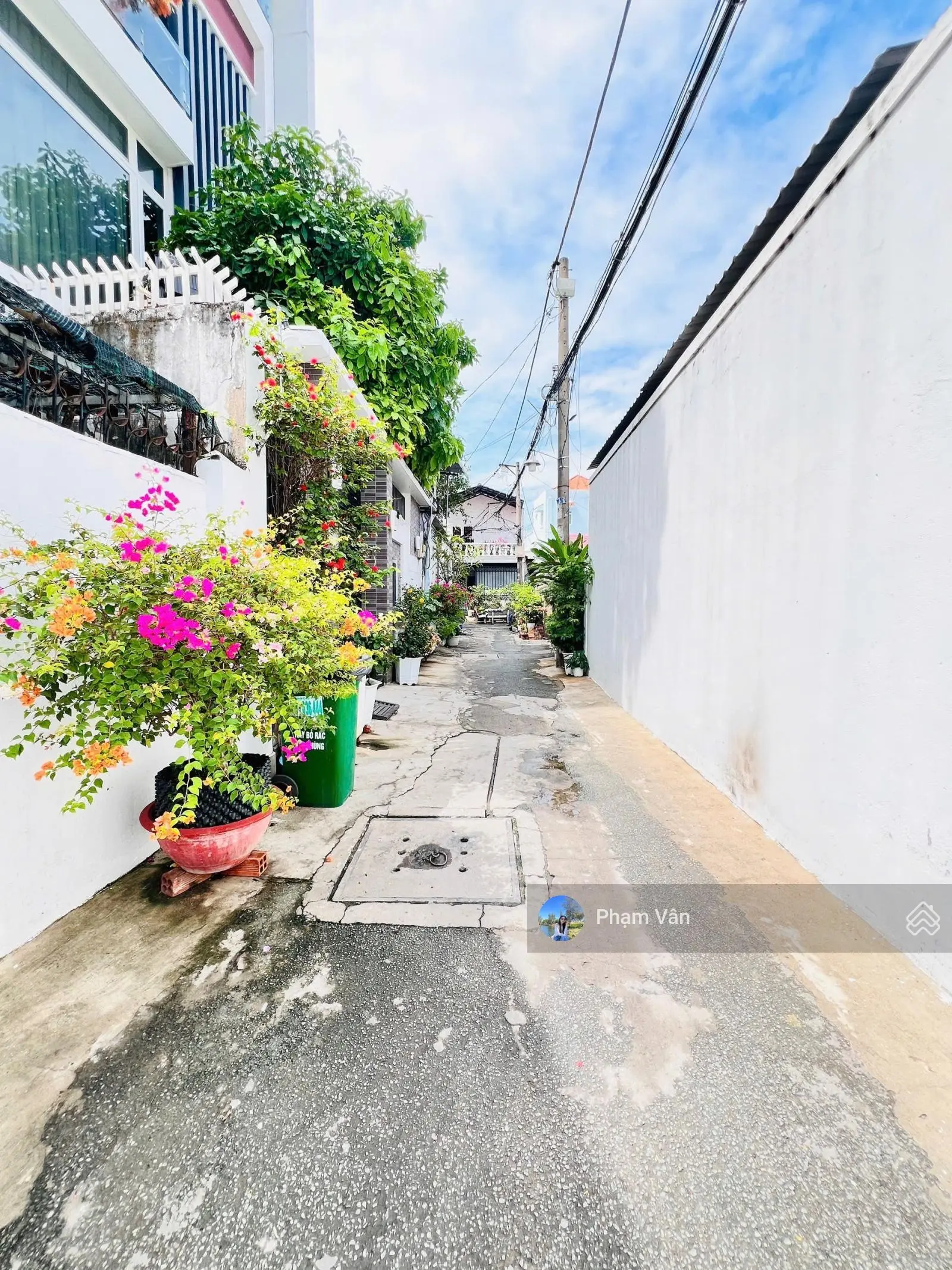Chỉ 3 Tỷ nhỉnh - Nhà tuyệt đẹp 2PN - 2WC - Full nội thất chỉ việc vào ở- HXH- Gần Võ Văn Ngân
