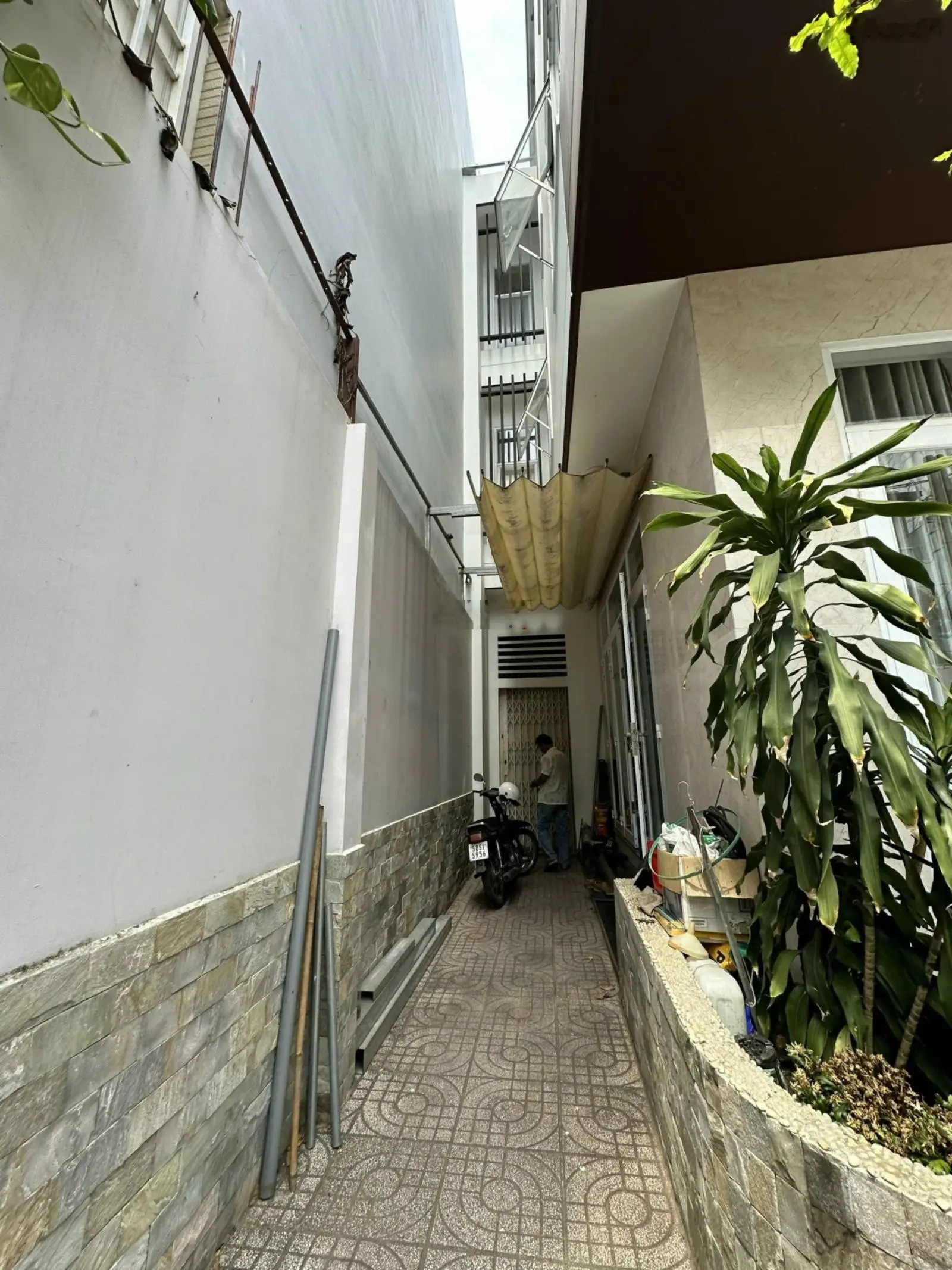 Bán nhà hướng Đông Nam phường Thảo Điền, quận 2 - 6.12mx24.5m vuông vắn, trệt 2 lầu ST - 26 tỷ TL