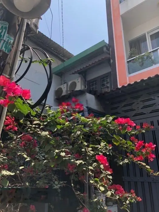 4.8 tỷ HXH sát mặt tiền 33m2, 2 tầng ở luôn