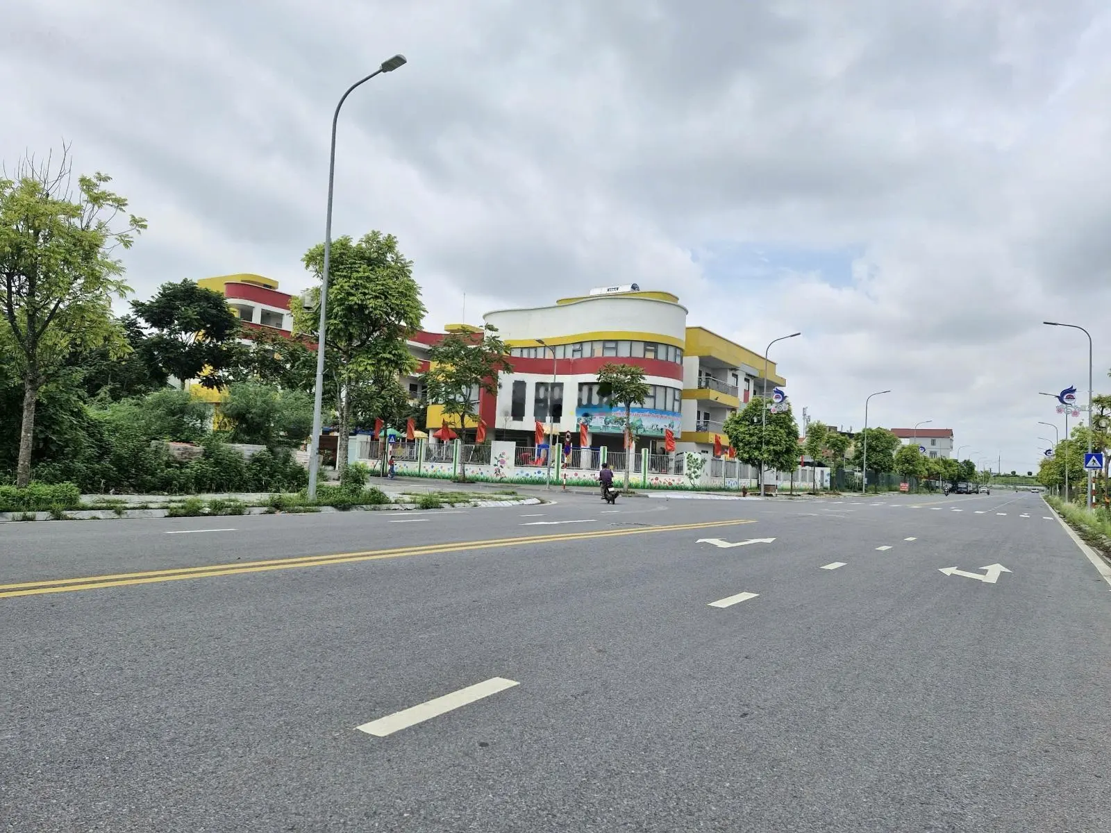 Bán đất ĐG Cự Khối, Bát Khối, Long Biên, 85m2, MT 6m, giá 11.9 tỷ, ô tô tránh, vỉa hè, kinh doanh