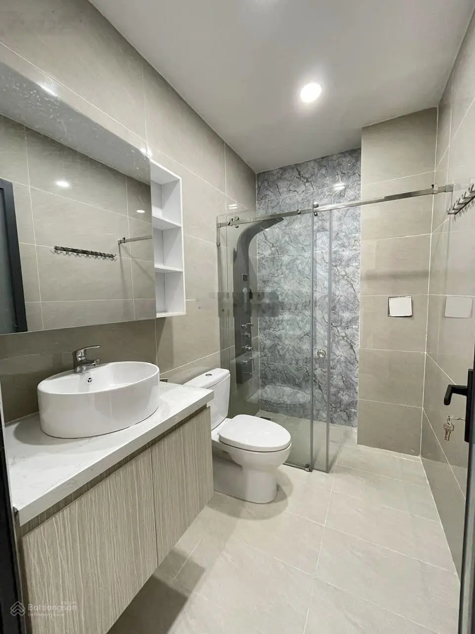 Nhà Đẹp Giá Rẽ cấn bán Đường Công Chúa Ngọc Hân P11 Quận 11 Giá 3tỷ250/65m2(5x13m) nhà 3 lầu, có sổ