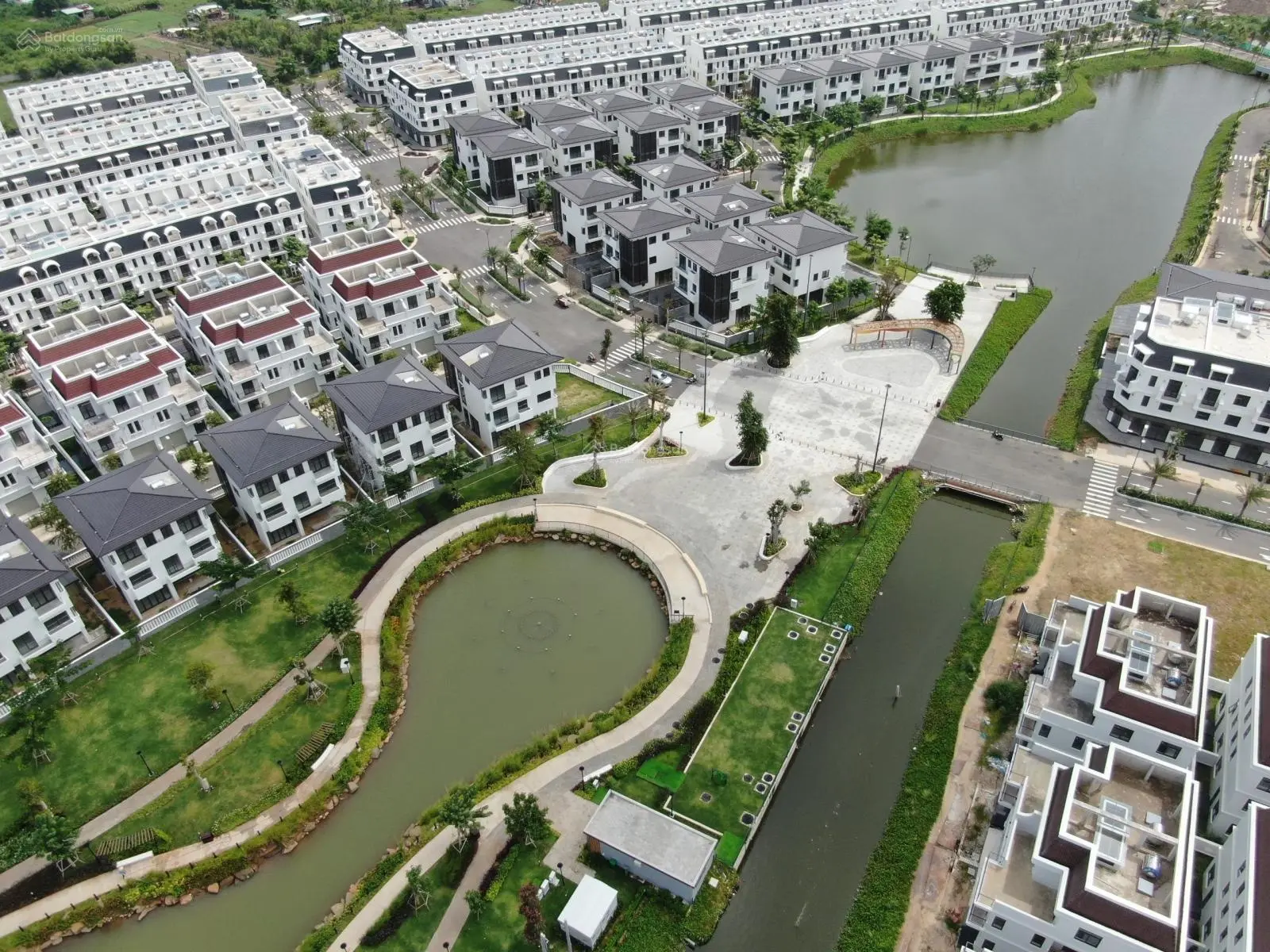 Cần bán nhanh căn gốc sân vườn 136,1m2, 8,2 tỷ bán 7,8 tỷ giá bao gồm thuế phí + 5% sổ